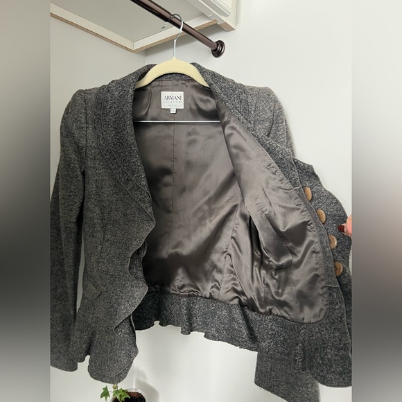Armani Collezioni Cashmere Ruffle Blazer Jacket, Size 2 - Picture 8 of 10